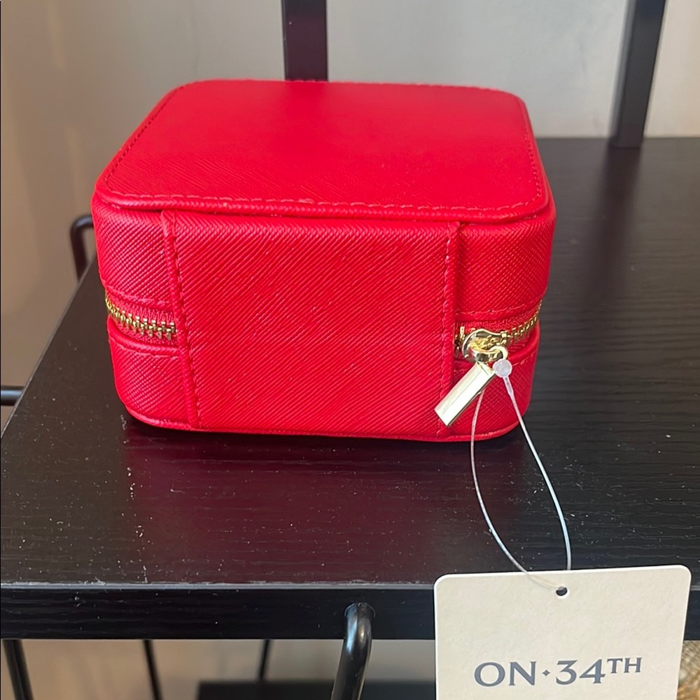 Compact Red Jewelry Case - Picture 3 of 6